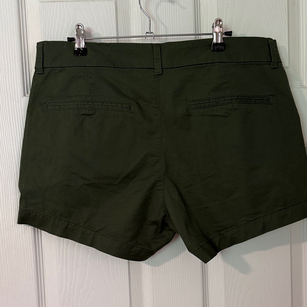 Old Navy Women's Dark Green Cargo Shorts - Picture 6 of 6